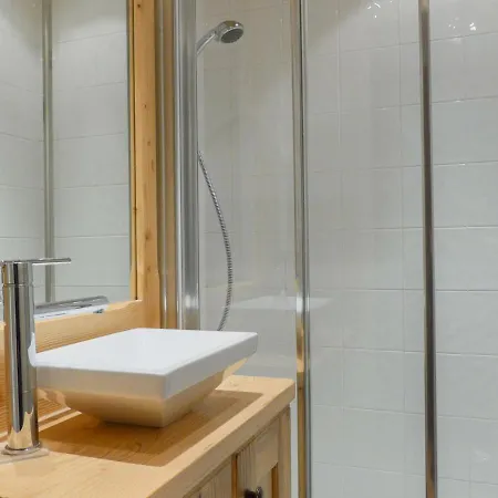 3 Pieces Avec Balcon Sud, Cheminee Et Wi-fi Gratuit, A Deux Pas Des Pistes - Fr-1-182-57
